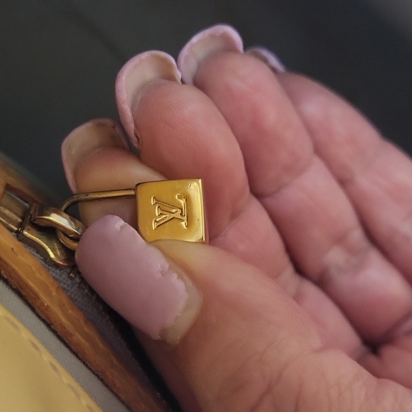 Tote - Picture 7 of 12